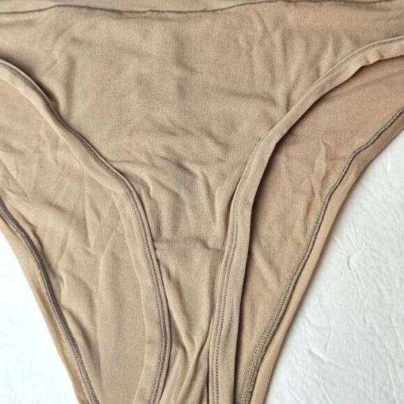 SKIMS HI CUT PANTY NWT - Picture 2 of 9
